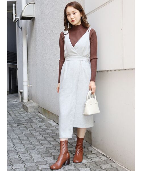 MURUA(ムルーア)の「ワイドボトルネックニット(ニット/セーター・レディース・ブラック/ベージュ/ブラウン/ブルー/マスタード・FREE)」の8枚目の写真