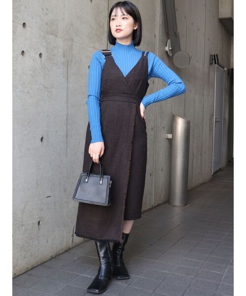 MURUA(ムルーア)の「ワイドボトルネックニット(ニット/セーター・レディース・ブラック/ベージュ/ブラウン/ブルー/マスタード・FREE)」の11枚目の写真