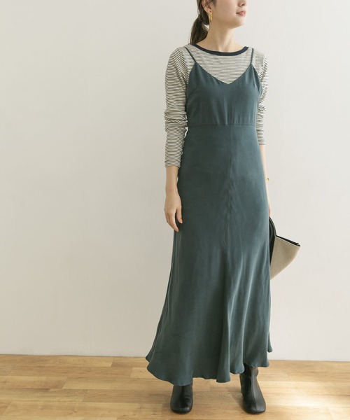 URBAN RESEARCH（アーバンリサーチ）の「バイアスロングキャミワンピース（ワンピース・レディース・ダークブラウン/グリーン/ベージュ系その他/グリーン系その他/ベージュ/ブラウン・38/36）」の18枚目の写真