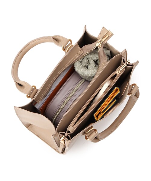 couture brooch（クチュールブローチ）の「◆【キレイめ通勤スタイル】マルチポケットスクエアトートバッグ（ハンドバッグ・レディース・ブラック/ベージュ/サックスブルー・00）」の9枚目の写真