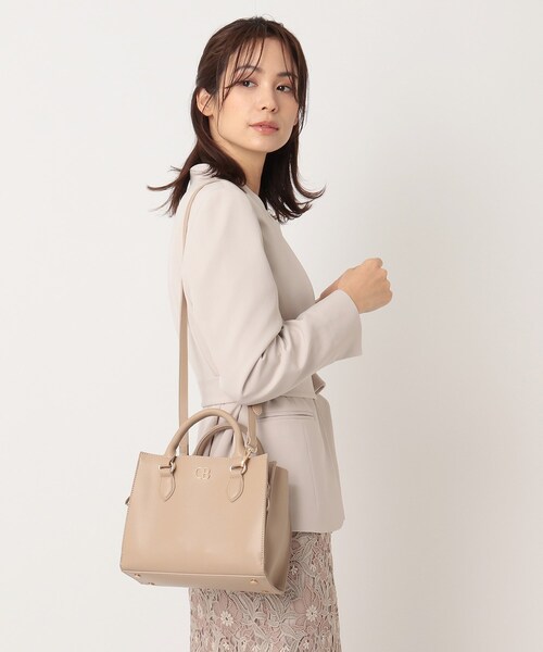 couture brooch（クチュールブローチ）の「◆【キレイめ通勤スタイル】マルチポケットスクエアトートバッグ（ハンドバッグ・レディース・ブラック/ベージュ/サックスブルー・00）」の10枚目の写真