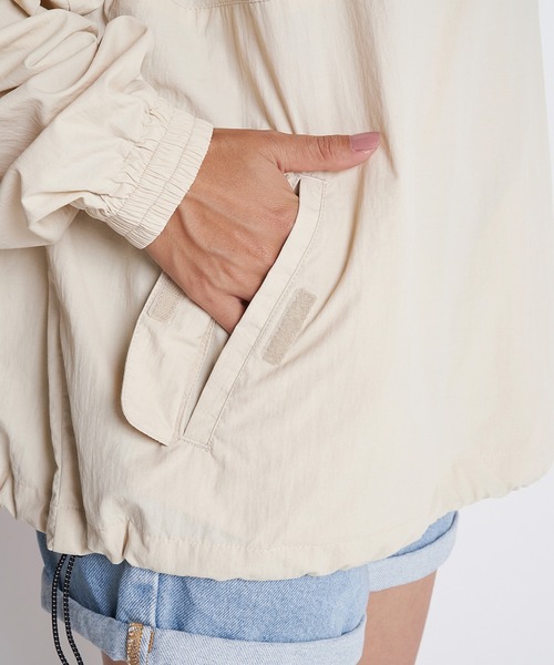 ROXY(ロキシー)の「BREAK OF DAWN/ロキシーナイロンジャケット(ナイロンジャケット・レディース・ベージュ/カーキ/ピンク・SMALL/MEDIUM/LARGE)」の7枚目の写真