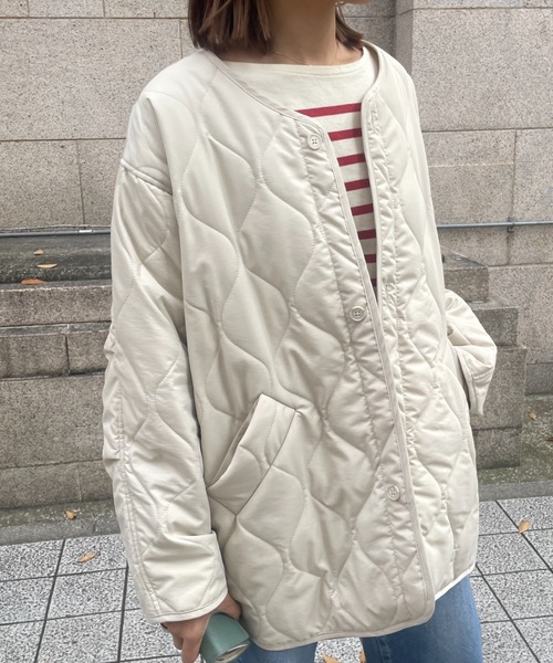 ulu（ウル）の「Original quilting over silhouette coat（ノーカラージャケット・レディース・ブラック/カーキ/アイボリー・FREE）」の2枚目の写真