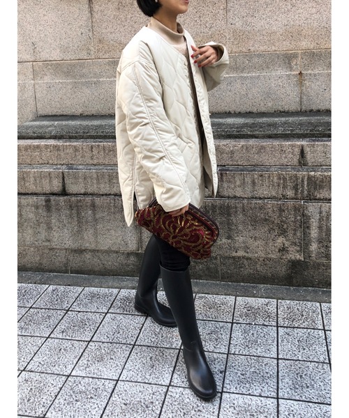 ulu（ウル）の「Original quilting over silhouette coat（ノーカラージャケット・レディース・ブラック/カーキ/アイボリー・FREE）」の4枚目の写真