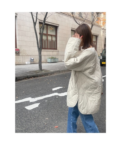 ulu（ウル）の「Original quilting over silhouette coat（ノーカラージャケット・レディース・ブラック/カーキ/アイボリー・FREE）」の6枚目の写真