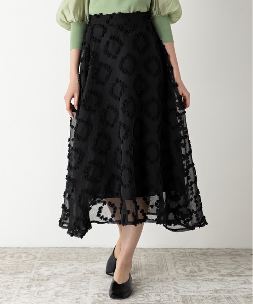 MILLION CARATS(ミリオンカラッツ)の「エアリーな揺れ感が女性らしいシルエットを構築する凹凸のあるシアーモチーフフレアスカート(スカート・レディース・ブラック/ベージュ/ライトグリーン・FREE)」の12枚目の写真