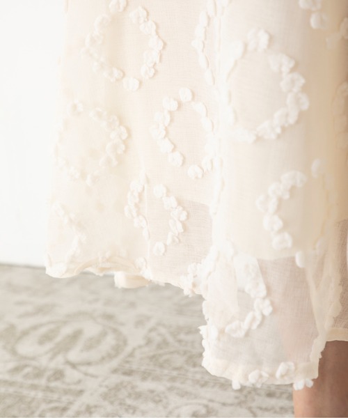 MILLION CARATS(ミリオンカラッツ)の「エアリーな揺れ感が女性らしいシルエットを構築する凹凸のあるシアーモチーフフレアスカート(スカート・レディース・ブラック/ベージュ/ライトグリーン・FREE)」の7枚目の写真