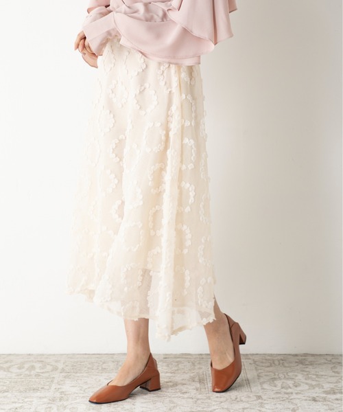 MILLION CARATS(ミリオンカラッツ)の「エアリーな揺れ感が女性らしいシルエットを構築する凹凸のあるシアーモチーフフレアスカート(スカート・レディース・ブラック/ベージュ/ライトグリーン・FREE)」の22枚目の写真