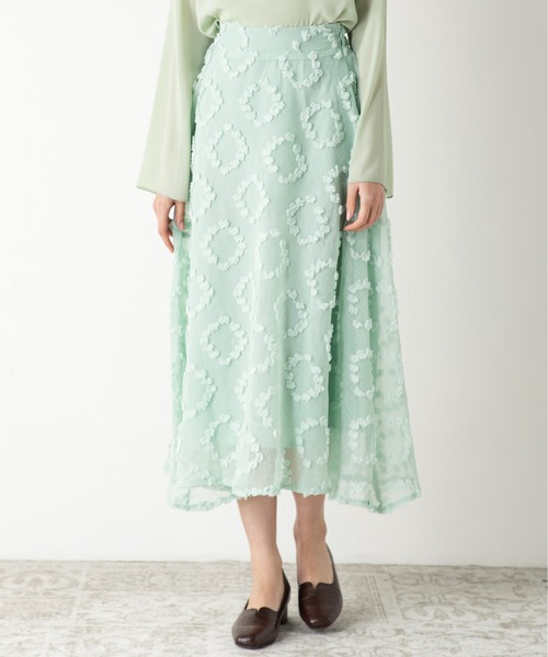 MILLION CARATS(ミリオンカラッツ)の「エアリーな揺れ感が女性らしいシルエットを構築する凹凸のあるシアーモチーフフレアスカート(スカート・レディース・ブラック/ベージュ/ライトグリーン・FREE)」の9枚目の写真