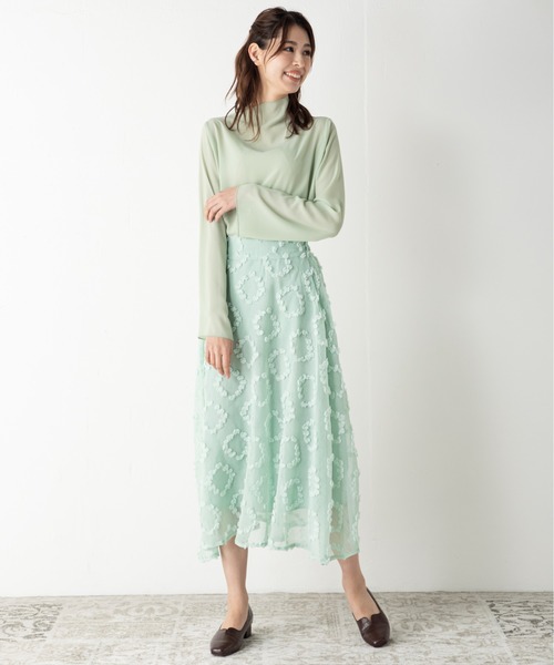 MILLION CARATS(ミリオンカラッツ)の「エアリーな揺れ感が女性らしいシルエットを構築する凹凸のあるシアーモチーフフレアスカート(スカート・レディース・ブラック/ベージュ/ライトグリーン・FREE)」の16枚目の写真