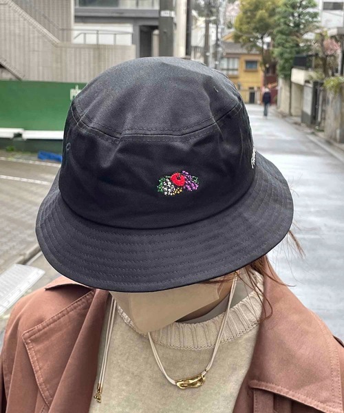 FRUIT OF THE LOOM(フルーツオブザルーム)の「FRUIT OF THE LOOM / LOGO EMB BUCKET HAT ロゴ バケットハット 14713000(ハット・レディース・ホワイト/ブラック/ベージュ/パープル/ピンク系その他/ブルー/グリーン系その他・FREE)」の3枚目の写真