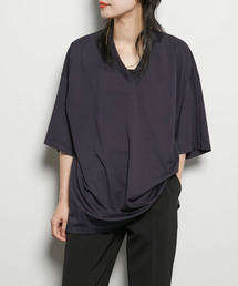 V-NECK Tシャツ