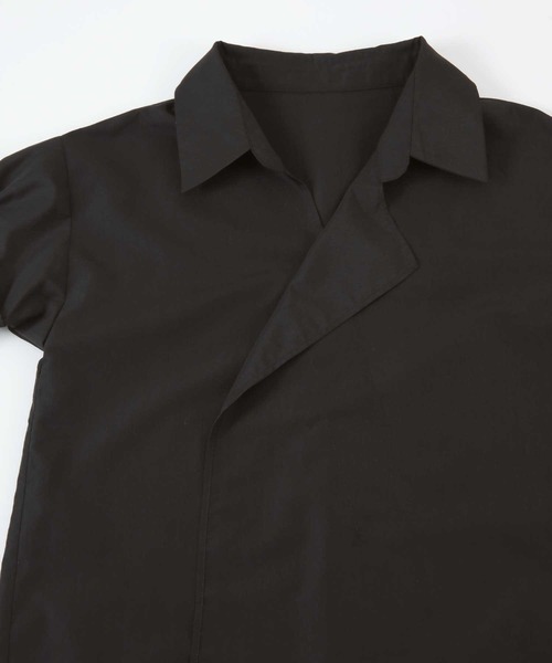 UR'S（ユアーズ）の「変形襟ﾃﾞｻﾞｲﾝﾌﾞﾗｳｽ（シャツ/ブラウス・レディース・ホワイト/ブラック・S/M/L）」の4枚目の写真