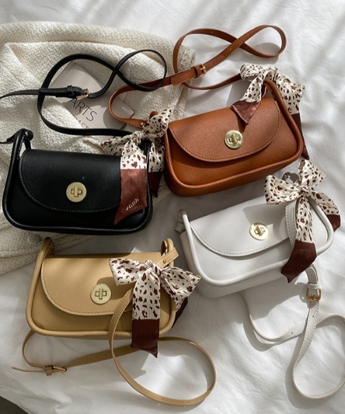 yuue' ( wear )（ユーイ）の「リボン付きシンプルレザー ショルダーバッグ（ショルダーバッグ・レディース・ホワイト/ブラック/ブラウン/ベージュ・FREE）」の17枚目の写真