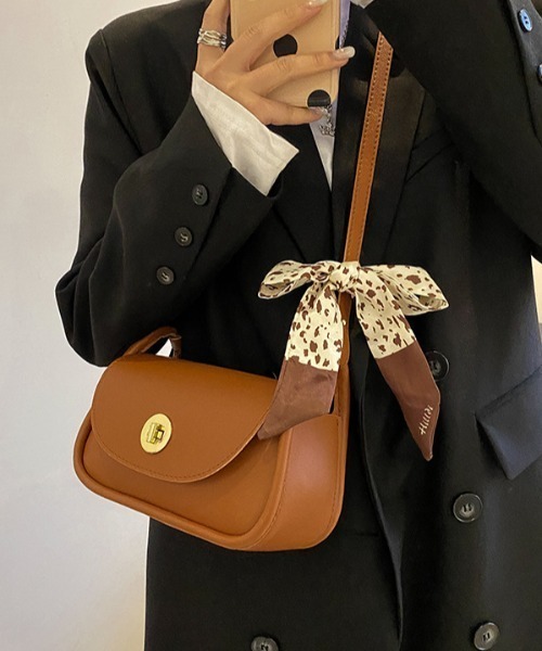 yuue' ( wear )（ユーイ）の「リボン付きシンプルレザー ショルダーバッグ（ショルダーバッグ・レディース・ホワイト/ブラック/ブラウン/ベージュ・FREE）」の7枚目の写真