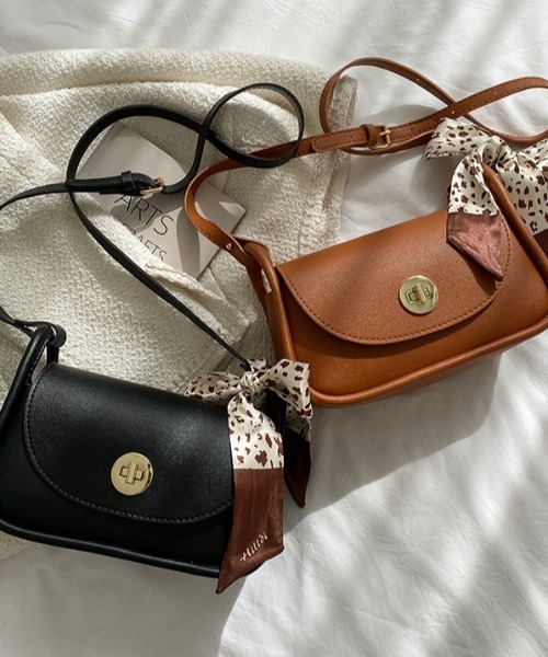 yuue' ( wear )（ユーイ）の「リボン付きシンプルレザー ショルダーバッグ（ショルダーバッグ・レディース・ホワイト/ブラック/ブラウン/ベージュ・FREE）」の11枚目の写真