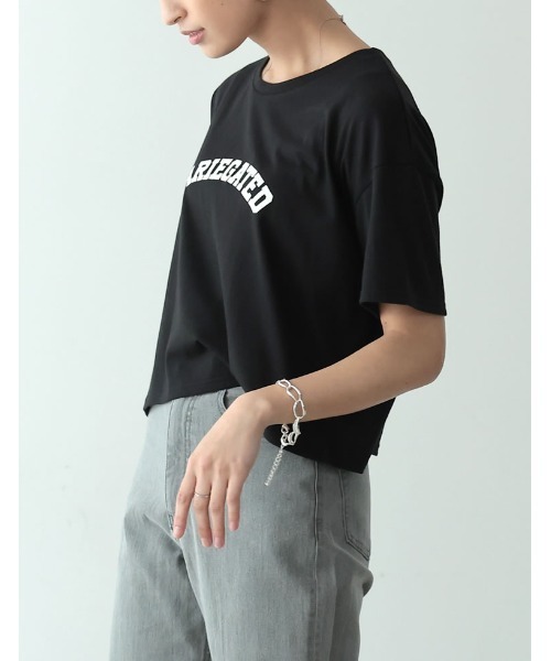 Re:EDIT（リエディ）の「カレッジロゴクロップドTシャツ（Tシャツ/カットソー・レディース・ブラック/ホワイト×ブラック/ホワイト×グリーン/グレイッシュベージュ・MEDIUM/LARGE）」の11枚目の写真