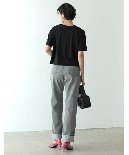 Re:EDIT（リエディ）の「カレッジロゴクロップドTシャツ（Tシャツ/カットソー・レディース・ブラック/ホワイト×ブラック/ホワイト×グリーン/グレイッシュベージュ・MEDIUM/LARGE）」の12枚目の写真