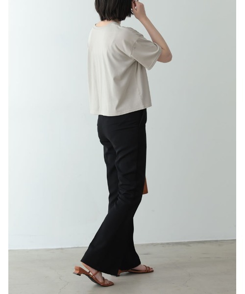 Re:EDIT（リエディ）の「カレッジロゴクロップドTシャツ（Tシャツ/カットソー・レディース・ブラック/ホワイト×ブラック/ホワイト×グリーン/グレイッシュベージュ・MEDIUM/LARGE）」の17枚目の写真