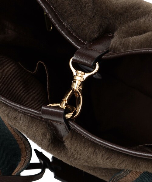 folna(フォルナ)の「【SHIPS any別注】Folna: ライン ソリッド フェイク ファー バッグ◇(ショルダーバッグ・レディース・チャコールグレー/ブラウン・ONE SIZE)」の22枚目の写真