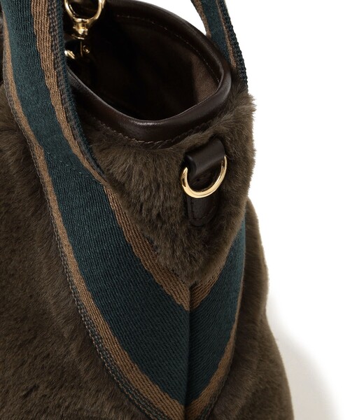 folna(フォルナ)の「【SHIPS any別注】Folna: ライン ソリッド フェイク ファー バッグ◇(ショルダーバッグ・レディース・チャコールグレー/ブラウン・ONE SIZE)」の9枚目の写真