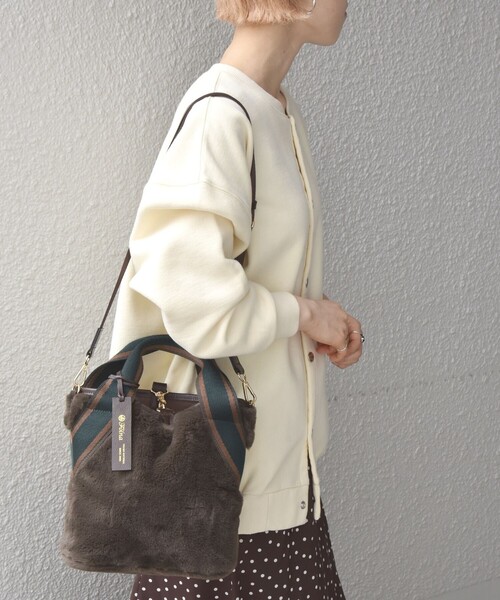 folna(フォルナ)の「【SHIPS any別注】Folna: ライン ソリッド フェイク ファー バッグ◇(ショルダーバッグ・レディース・チャコールグレー/ブラウン・ONE SIZE)」の21枚目の写真