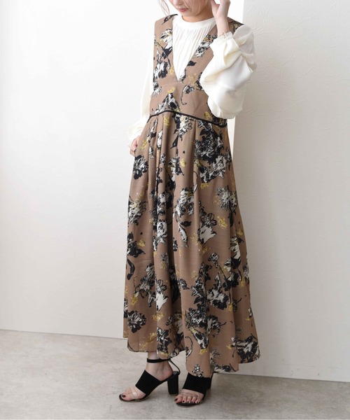 Eimee Law(エイミーロウ)の「フラワーメタルプリント ジャンパースカート(ジャンパースカート・レディース・ブラック/パープル/ダークベージュ・38)」の19枚目の写真