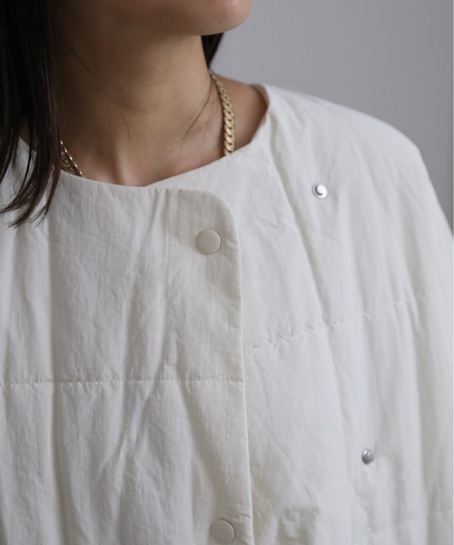 ap retro(アプレトロ)の「ノーカラーキルティングコート ロングブルゾン(ノーカラーコート・レディース・アイボリー/ブラック・FREE)」の11枚目の写真