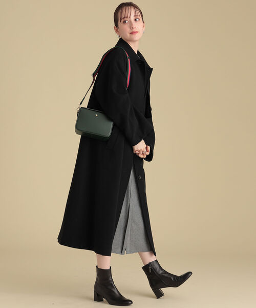 Ray BEAMS(レイビームス)の「BEAURE × Ray BEAMS / 別注 スクエア テープ ショルダーバッグ(ショルダーバッグ・レディース・グリーン系その他5/ブラック・ONE SIZE)」の4枚目の写真