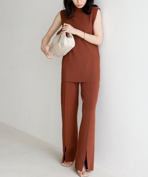 anuans（アニュアンス）の「バックディティールニットセットアップ（セットアップ・レディース・テラコッタ/ネイビー・FREE）」の3枚目の写真