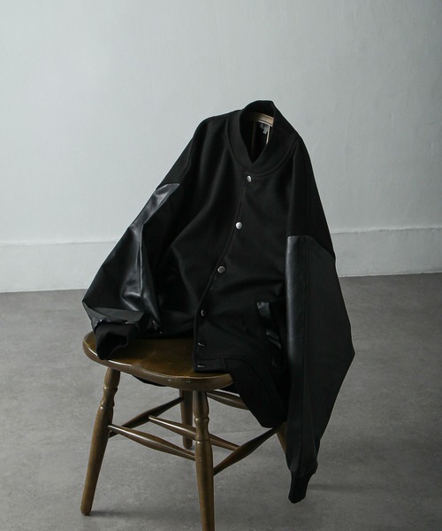 NILWAY（ニルウェイ）の「ヴィーガンレザー 配色切り替え ビッグ スタジャン（スタジャン・メンズ・ブラック/グリーン・MEDIUM/LARGE）」の2枚目の写真