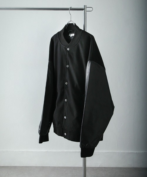 NILWAY（ニルウェイ）の「ヴィーガンレザー 配色切り替え ビッグ スタジャン（スタジャン・メンズ・ブラック/グリーン・MEDIUM/LARGE）」の4枚目の写真