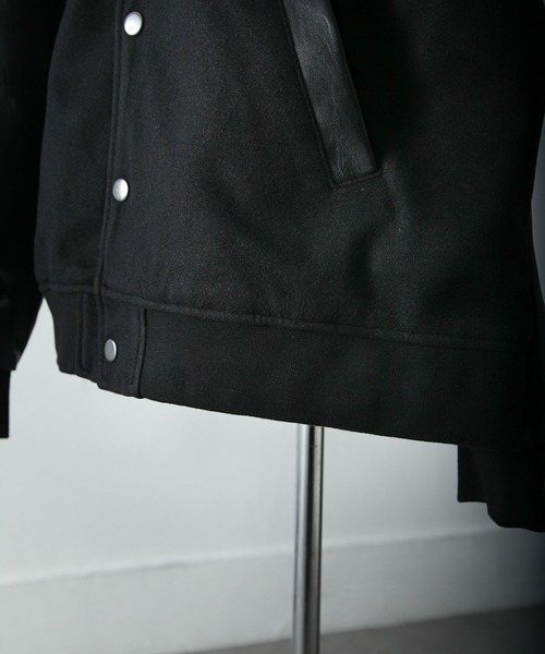 NILWAY（ニルウェイ）の「ヴィーガンレザー 配色切り替え ビッグ スタジャン（スタジャン・メンズ・ブラック/グリーン・MEDIUM/LARGE）」の6枚目の写真