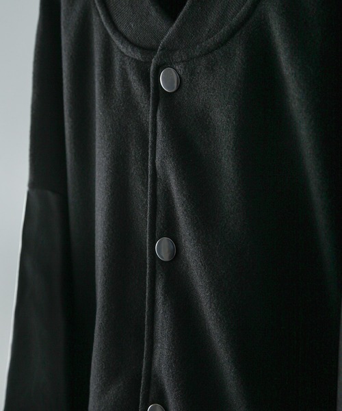 NILWAY（ニルウェイ）の「ヴィーガンレザー 配色切り替え ビッグ スタジャン（スタジャン・メンズ・ブラック/グリーン・MEDIUM/LARGE）」の8枚目の写真