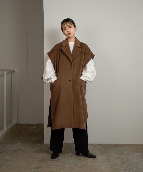 Amiur(エミレ)の「drop shoulder over vest(ベスト・レディース・ベージュ/ブラウン・FREE)」の2枚目の写真
