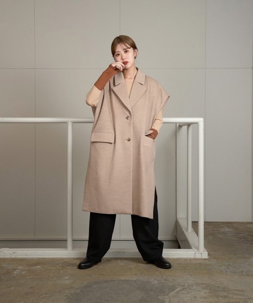 Amiur(エミレ)の「drop shoulder over vest(ベスト・レディース・ベージュ/ブラウン・FREE)」の3枚目の写真