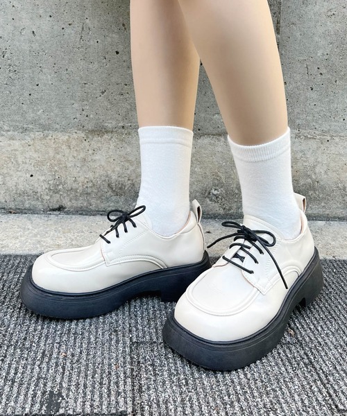 Figments（フィグメンツ）の「スクエアレースアップシューズ（ドレスシューズ・レディース・ブラック/オフホワイト・SMALL/MEDIUM）」の2枚目の写真