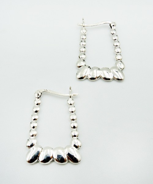TONE SELECT GOODS(トーンセレクトグッズ)の「【925 SILVER ACC】ビーンズスクエアピアスSV925(OG)(ピアス(両耳用)・レディース・シルバー・FREE)」の1枚目の写真