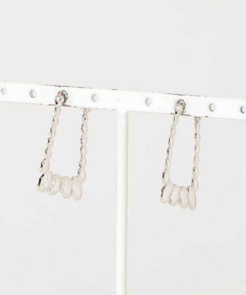 TONE SELECT GOODS(トーンセレクトグッズ)の「【925 SILVER ACC】ビーンズスクエアピアスSV925(OG)(ピアス(両耳用)・レディース・シルバー・FREE)」の4枚目の写真