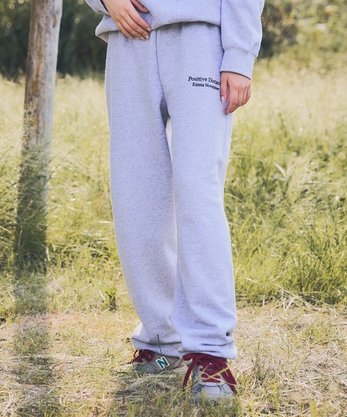 EMMA NOVEMBER (エマノーヴェンバー)の「Embroidery ヘビーブレンド スウェットパンツ(スウェットパンツ・メンズ・ブラック/ネイビー/グレー/ホワイト/サンドベージュ・1/3/2)」の3枚目の写真