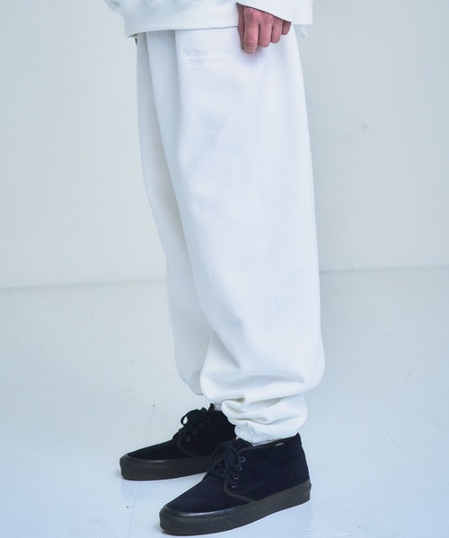 EMMA NOVEMBER (エマノーヴェンバー)の「Embroidery ヘビーブレンド スウェットパンツ(スウェットパンツ・メンズ・ブラック/ネイビー/グレー/ホワイト/サンドベージュ・1/3/2)」の12枚目の写真