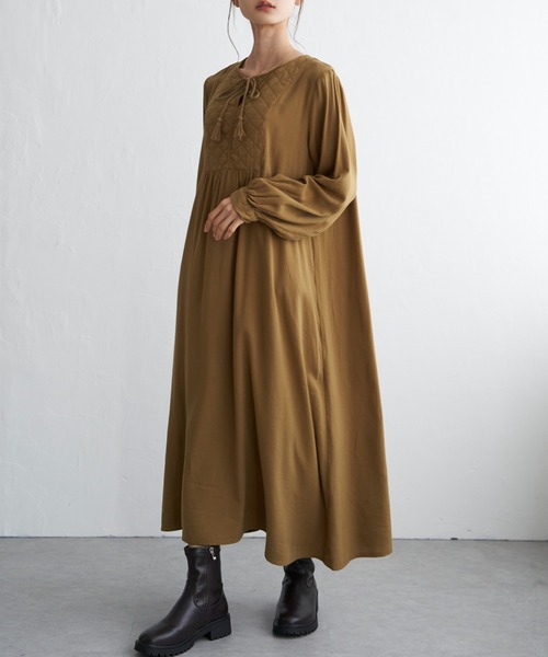 LBC（エルビーシー）の「キルト切り替えタッセルワンピース（ワンピース・レディース・チャコールグレー/スカイブルー/マスタード・M）」の3枚目の写真