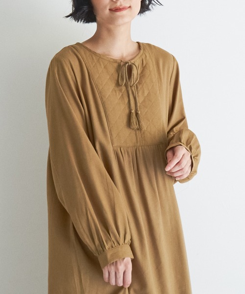 LBC（エルビーシー）の「キルト切り替えタッセルワンピース（ワンピース・レディース・チャコールグレー/スカイブルー/マスタード・M）」の4枚目の写真