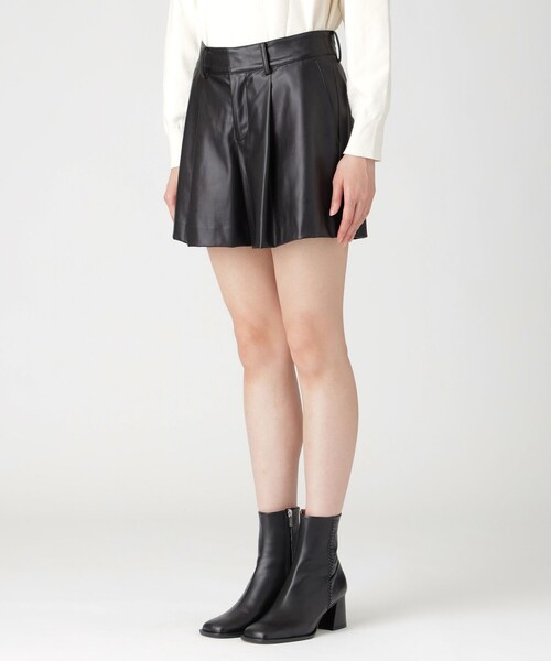 LOVELESS(ラブレス)の「フェイクレザーショートタックパンツ(その他パンツ・レディース・ブラック・34/36)」の3枚目の写真