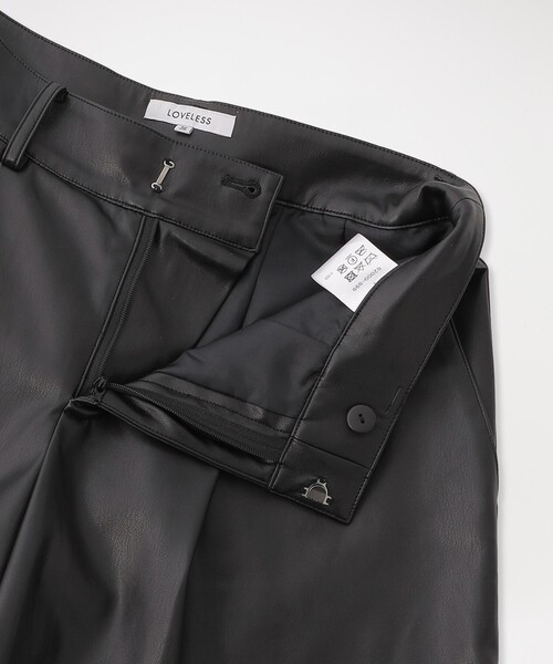 LOVELESS(ラブレス)の「フェイクレザーショートタックパンツ(その他パンツ・レディース・ブラック・34/36)」の4枚目の写真