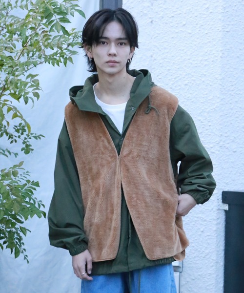 SPINNS（スピンズ）の「【フェイクファー】 ライナーベスト（ベスト・メンズ・グレー/ブラック/カーキ/キャメル/ブラウン/ダークブラウン・ONESIZE）」の6枚目の写真