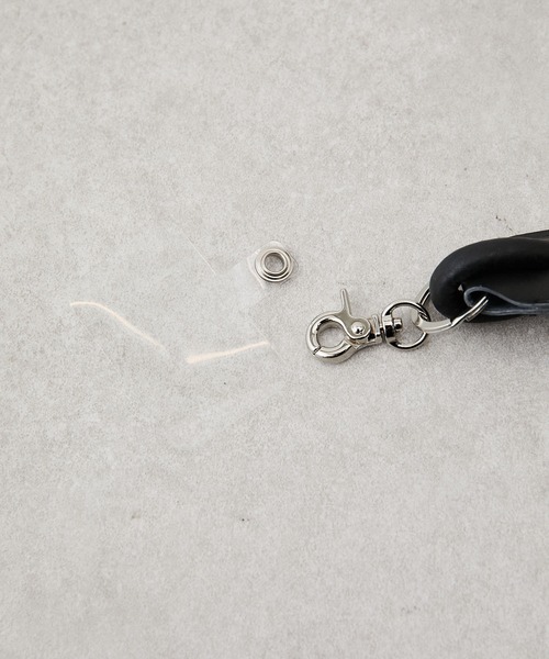 ear PAPILLONNER(イアパピヨネ)の「メタルパーツレザースマホショルダー(スマホグッズ・レディース・ブラック/ベージュ・FREE)」の13枚目の写真