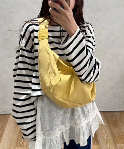 kutir（クティール）の「kutirlune／ラウンドショルダーバッグ（ショルダーバッグ・レディース・ホワイト/ブラック/ライトイエロー/ブルー系その他/ライトベージュ/チャコールグレー/カーキ・FREE）」の7枚目の写真