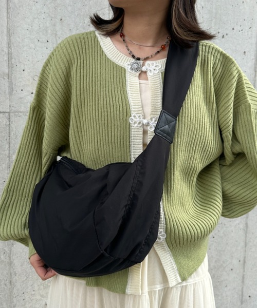 kutir（クティール）の「kutirlune／ラウンドショルダーバッグ（ショルダーバッグ・レディース・ホワイト/ブラック/ライトイエロー/ブルー系その他/ライトベージュ/チャコールグレー/カーキ・FREE）」の3枚目の写真