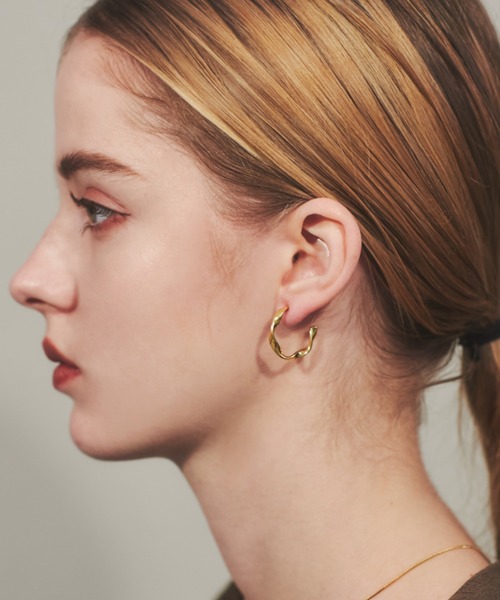 ciite' surgical stainless(シーテサージカルステンレス)の「【 金属アレルギー対応 】 ツイストフープピアス サージカルステンレス 316L(ピアス(両耳用)・レディース・ゴールド/シルバー・FREE)」の8枚目の写真